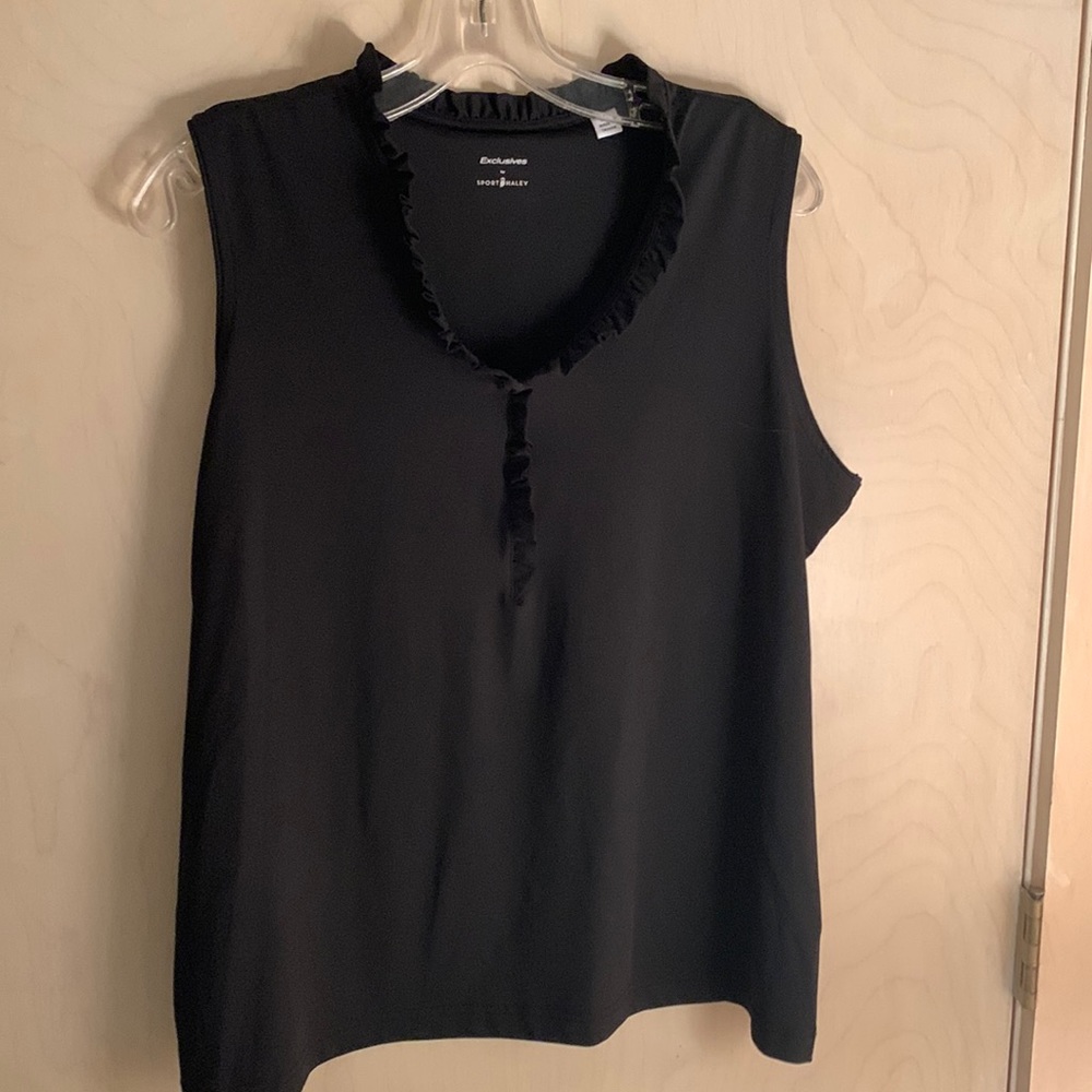 Sleeveless golf polo